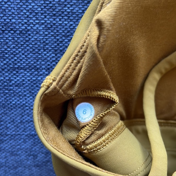 Lululemon - Picture 3 of 3